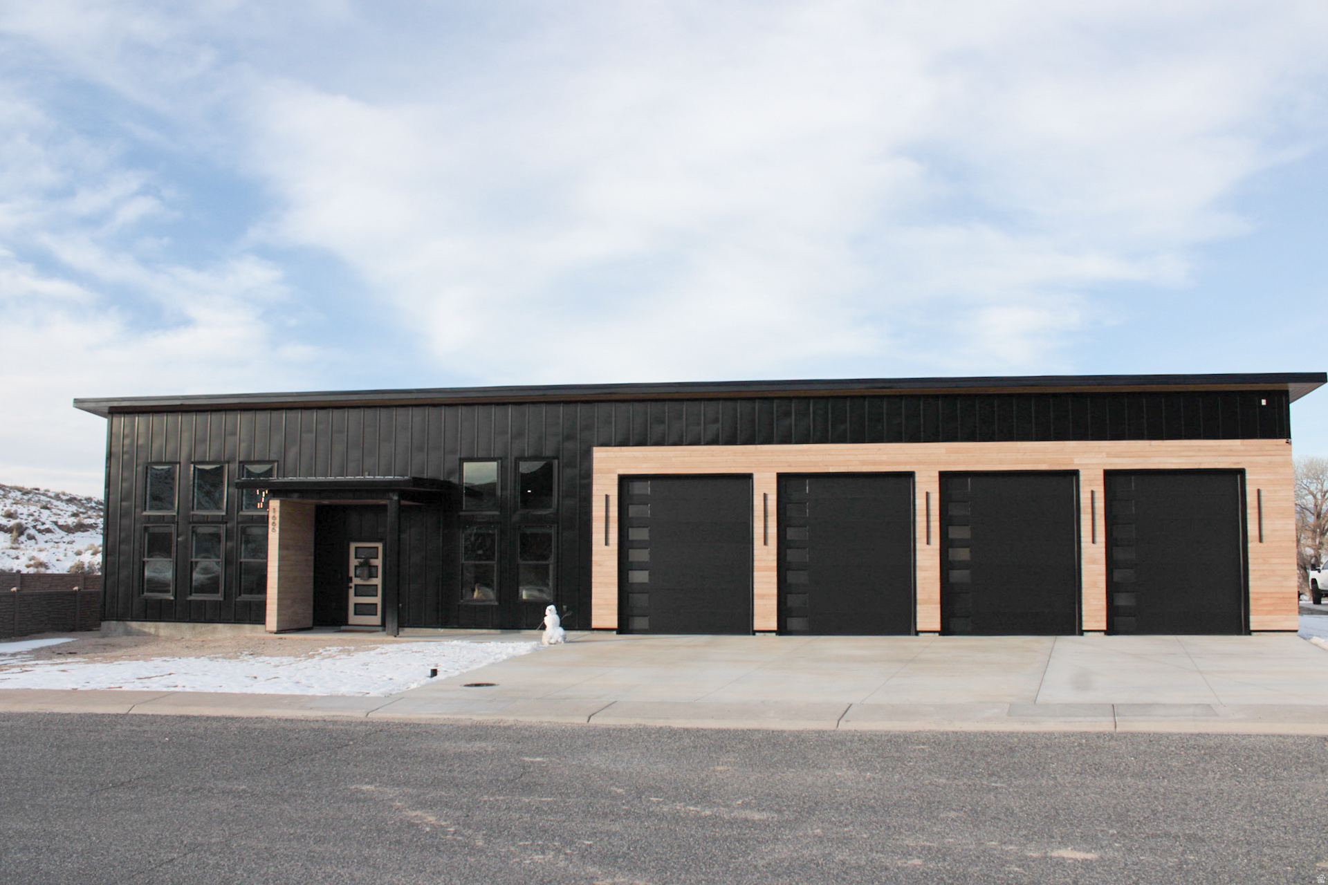 RIVER ROCK - Residential