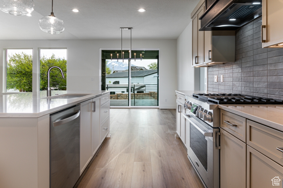 South Jordan, Utah 84095, United States, 4 Bedrooms Bedrooms, ,4 BathroomsBathrooms,Residential,Active,23510