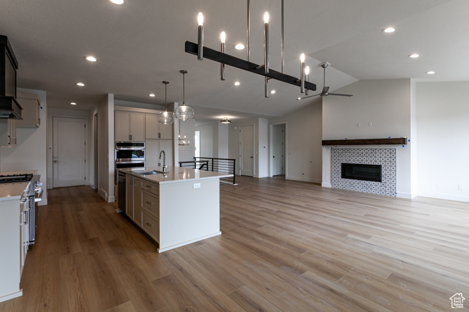 South Jordan, Utah 84095, United States, 4 Bedrooms Bedrooms, ,4 BathroomsBathrooms,Residential,Active,23510