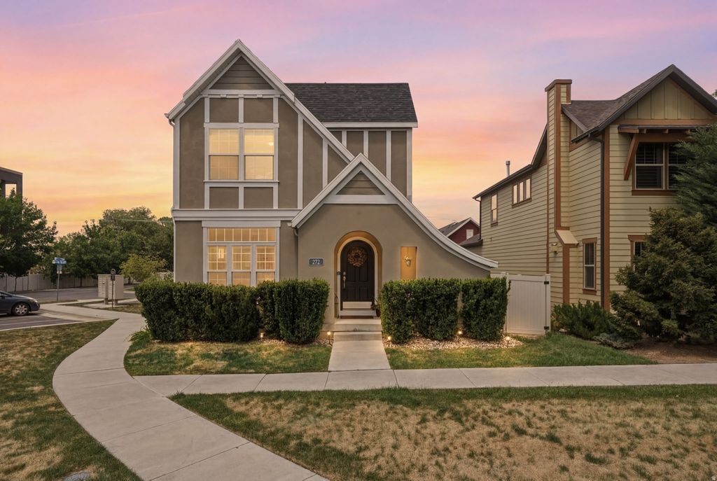 Photo of 272 E PORTER CT, Draper, UT 84020 (MLS # 2161151)