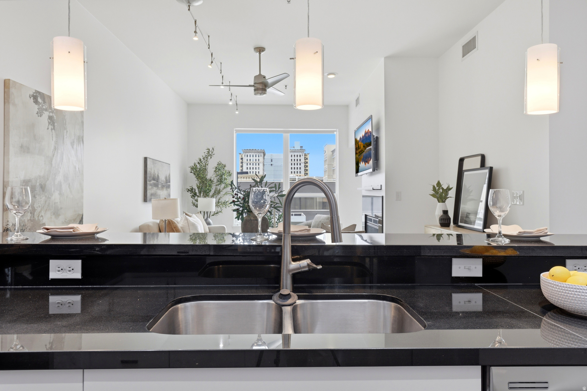 THE METRO - Residential