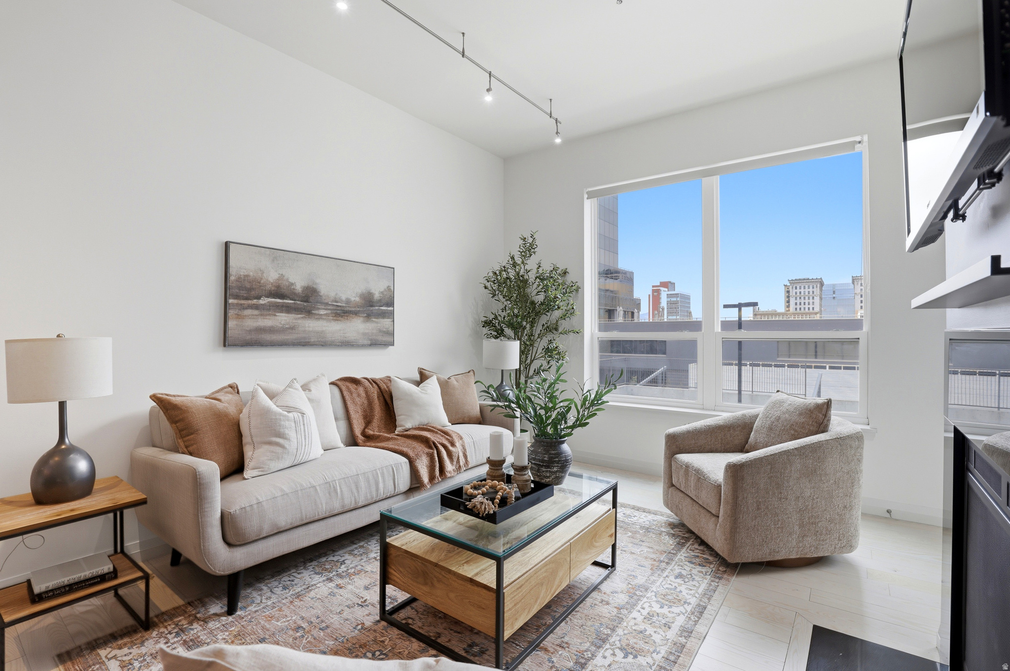 THE METRO - Residential