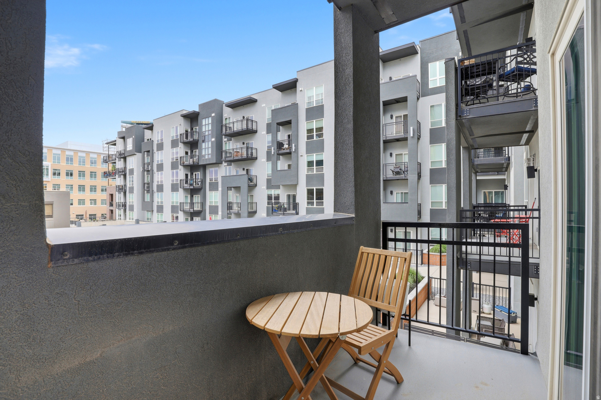 THE METRO - Residential