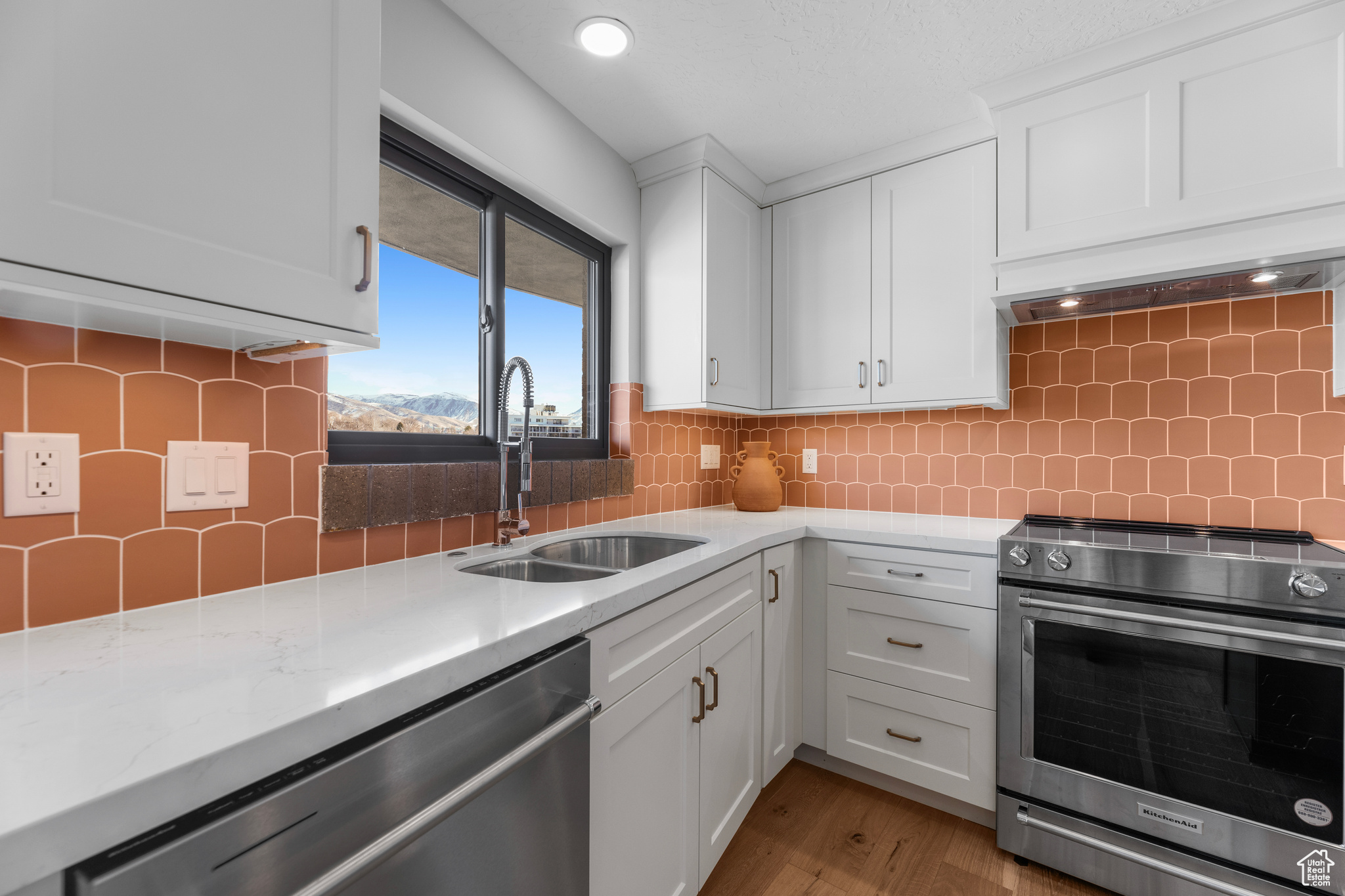 TREVI TOWERS CONDM - Residential