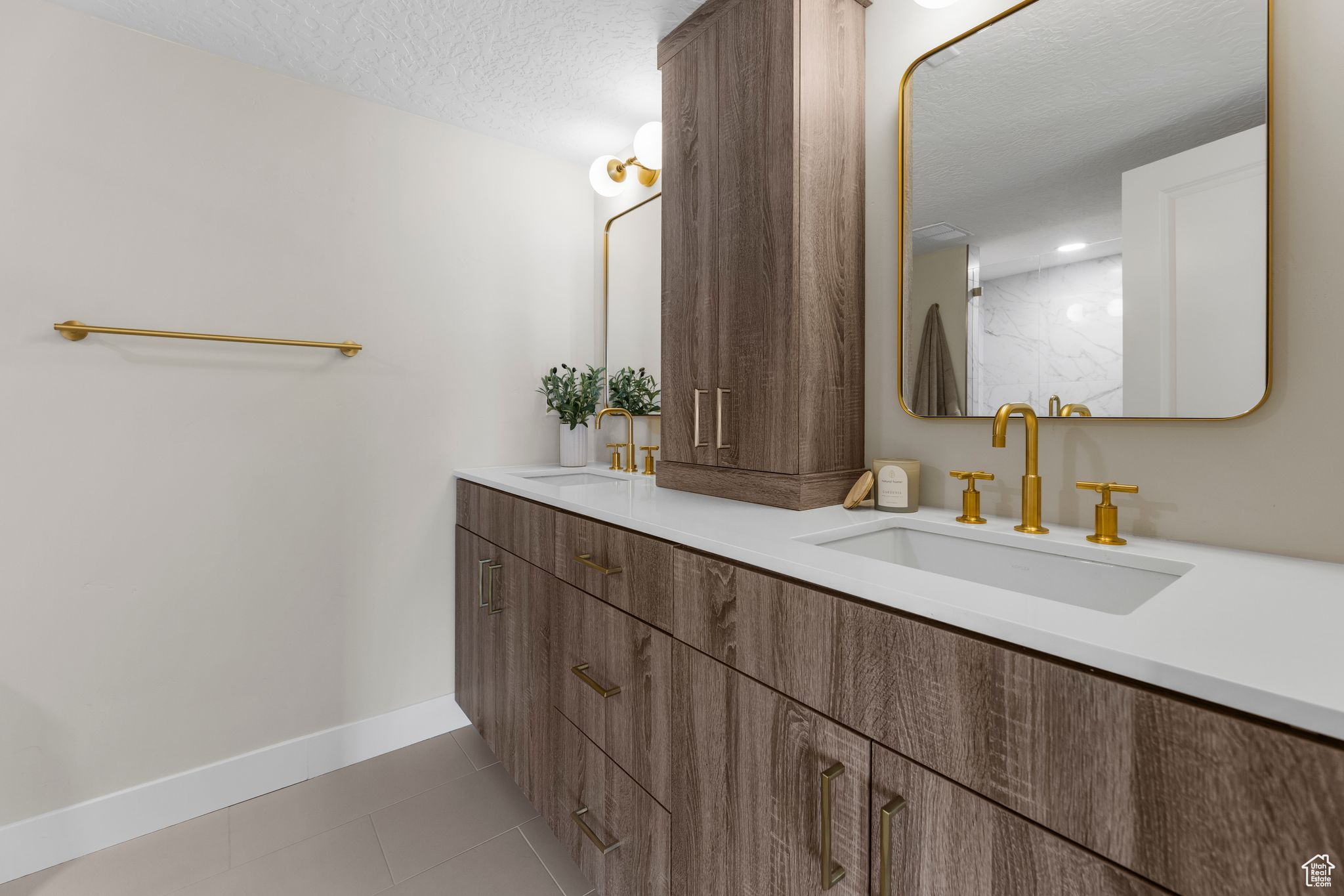 TREVI TOWERS CONDM - Residential