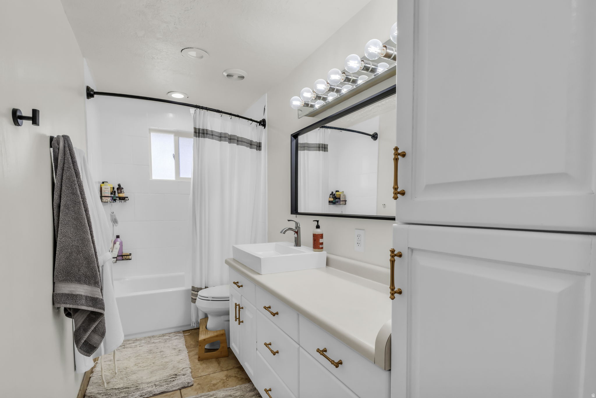 EDGEWOOD - Residential