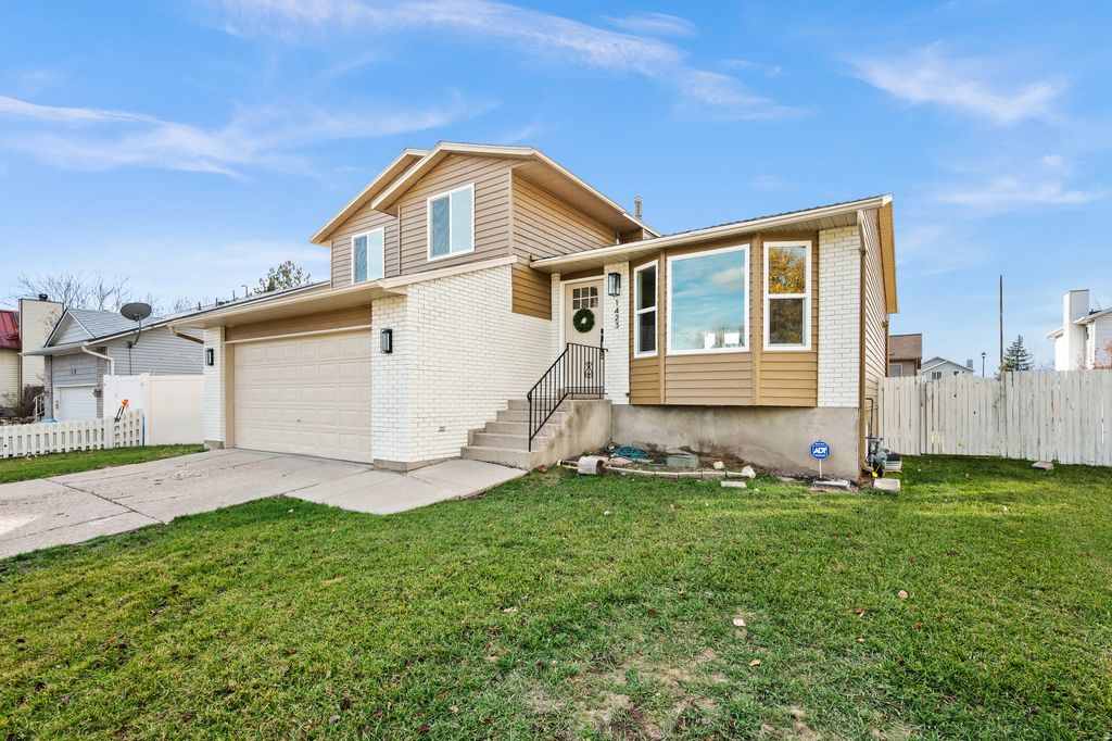 Photo of 1423 N MORTON DR, Salt Lake City, UT 84116 (MLS # 2128463)