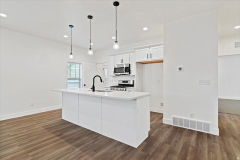 Tiny photo for 866 CAHOON CIR, Ogden, UT 84401 (MLS # 2125486)