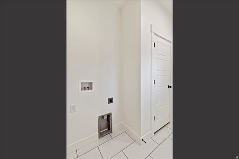 Tiny photo for 866 CAHOON CIR, Ogden, UT 84401 (MLS # 2125486)