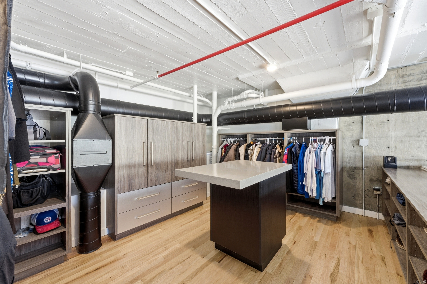 BROADWAY LOFTS - Residential