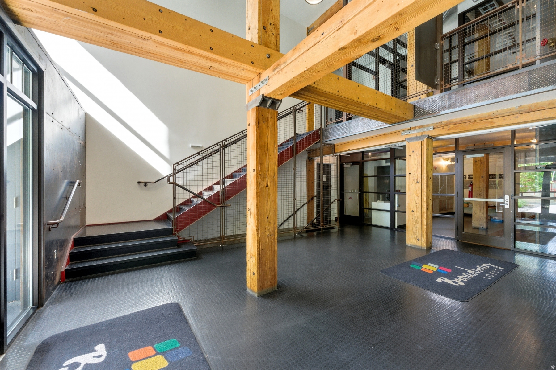 BROADWAY LOFTS - Residential