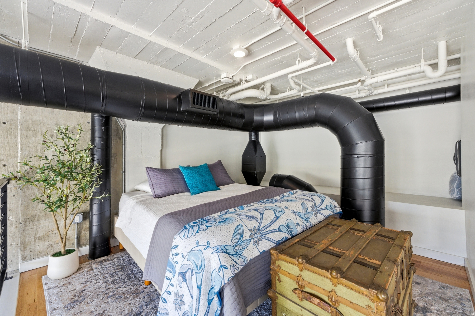BROADWAY LOFTS - Residential