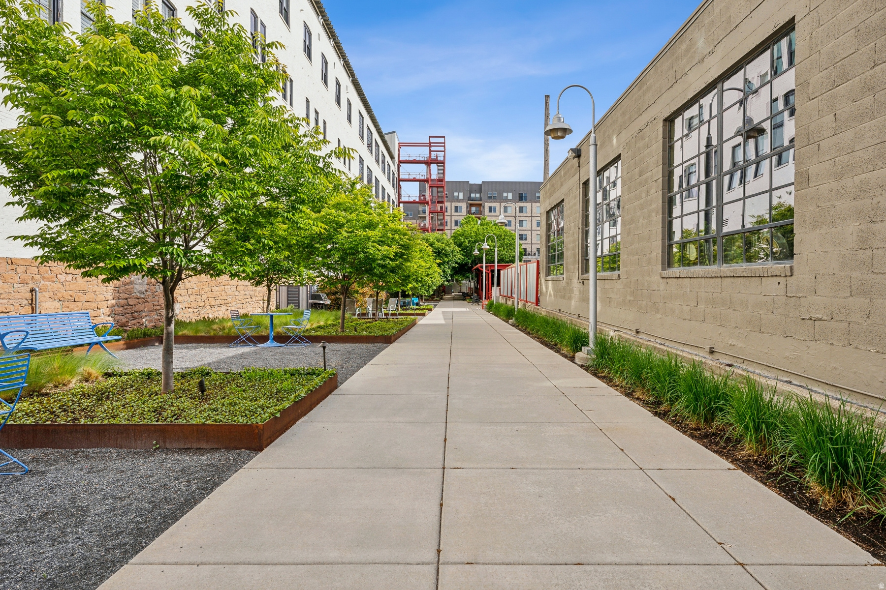 BROADWAY LOFTS - Residential