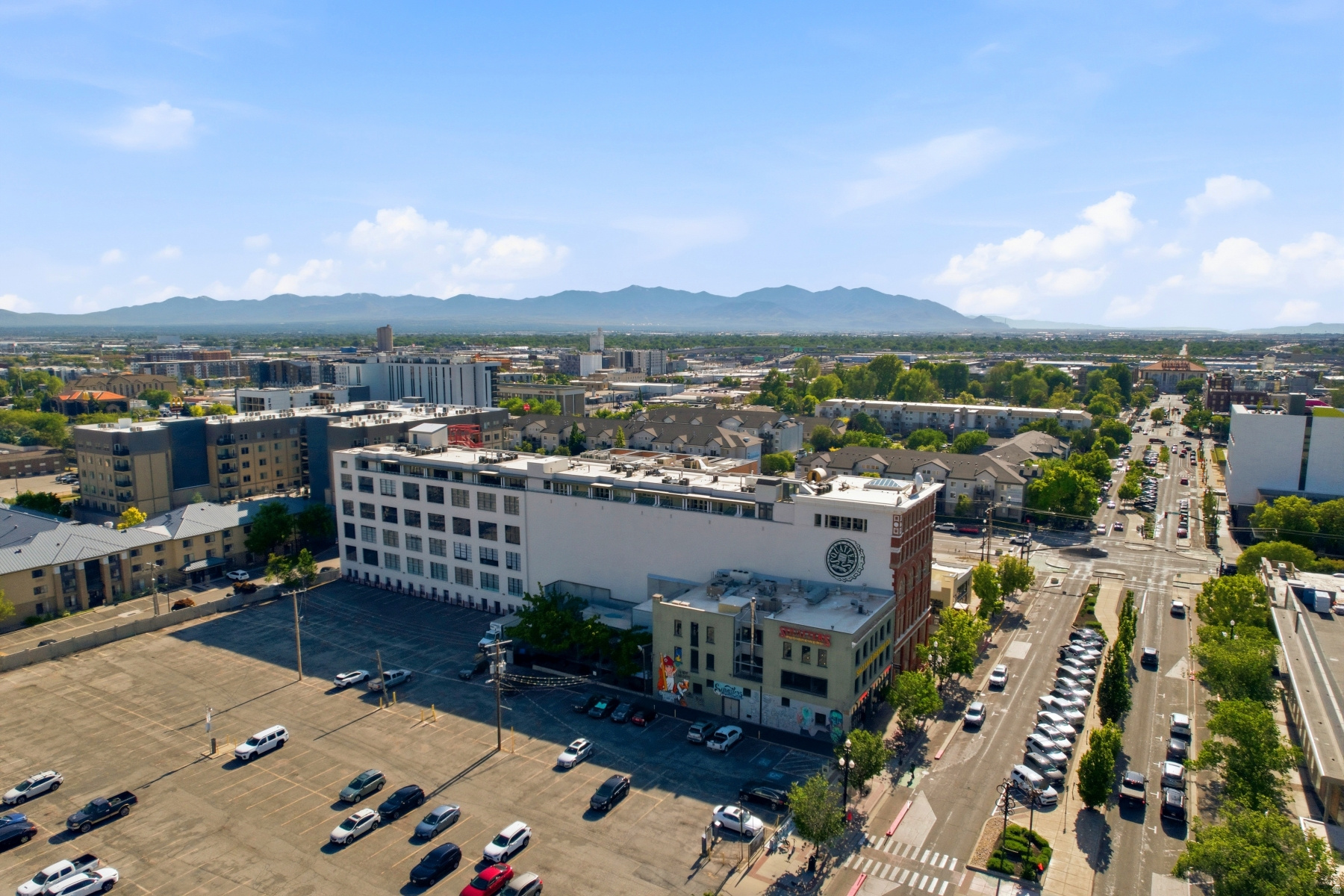 BROADWAY LOFTS - Residential