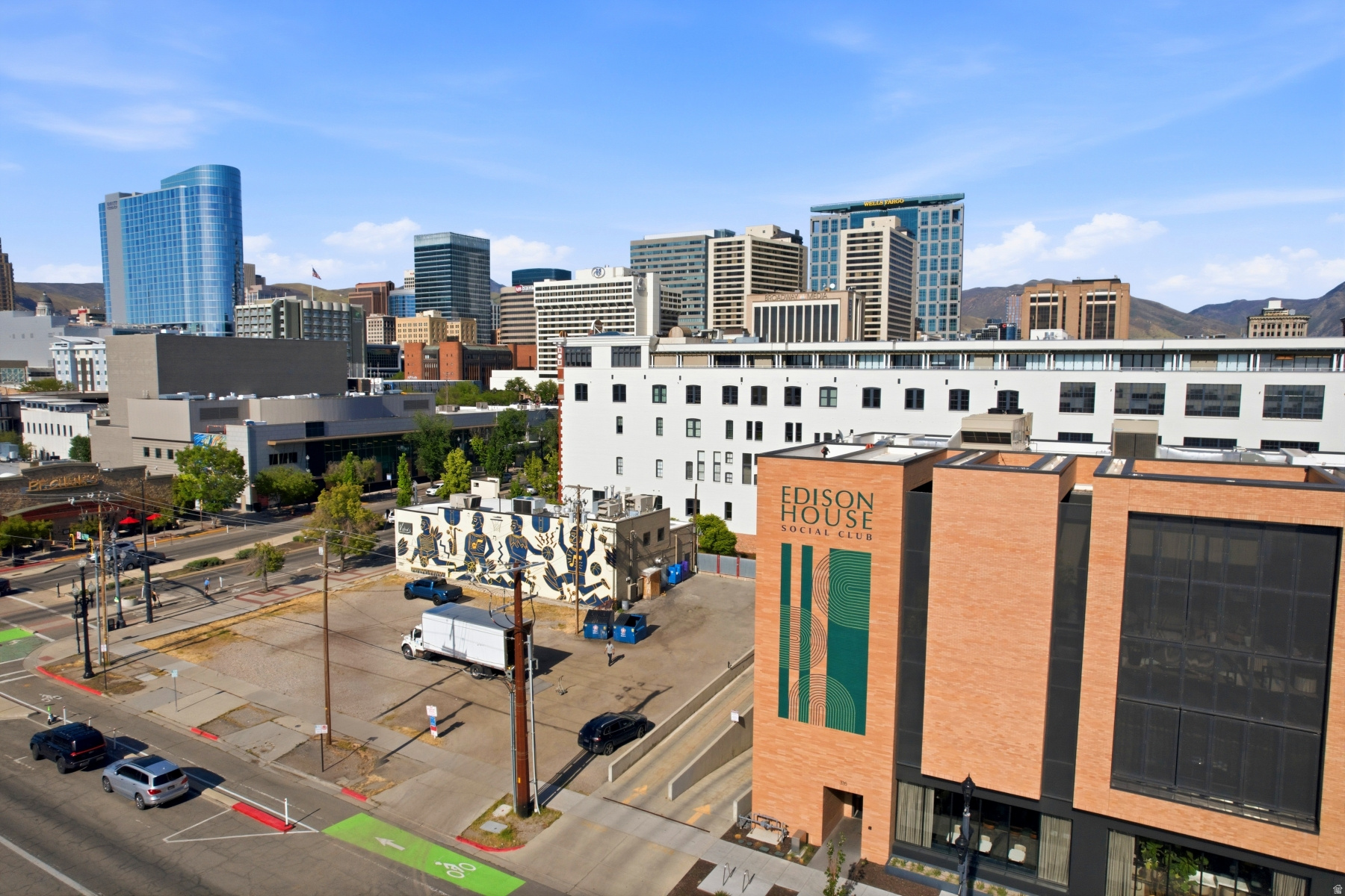 BROADWAY LOFTS - Residential