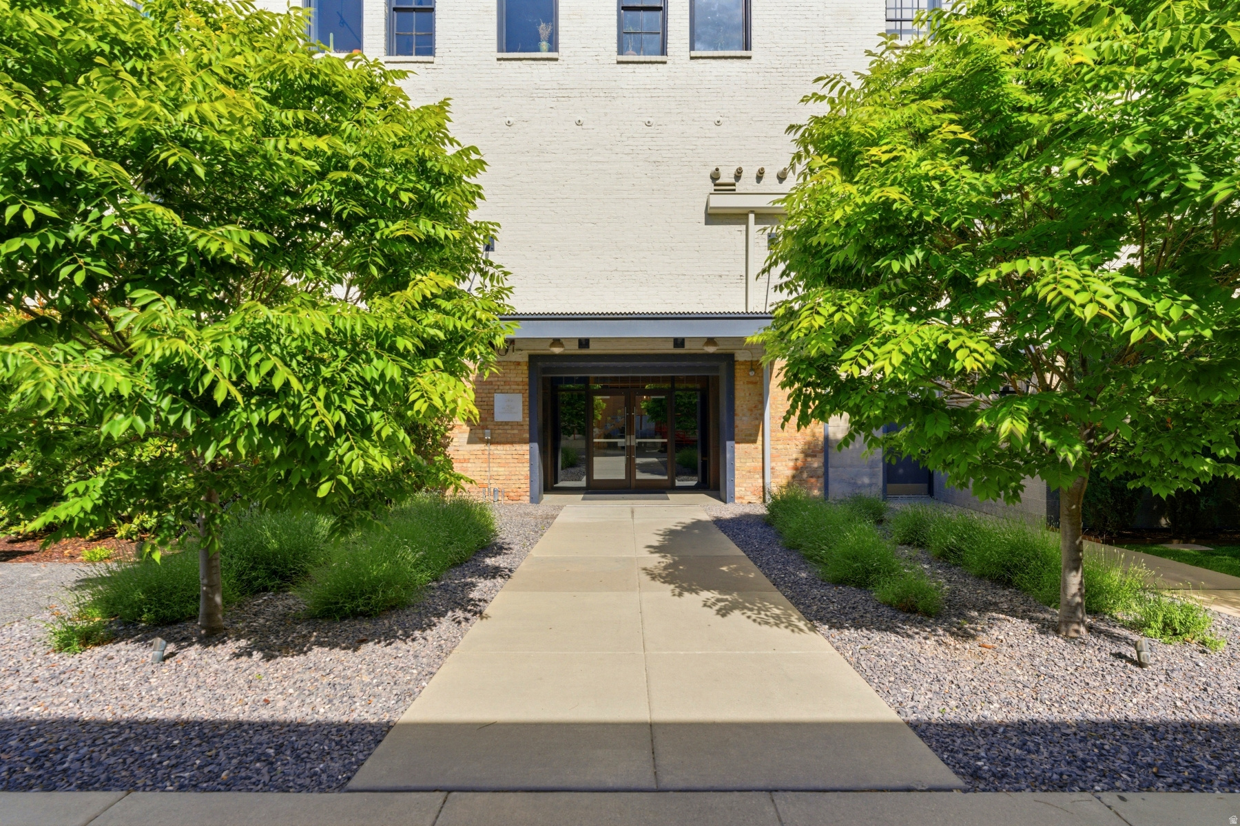 BROADWAY LOFTS - Residential