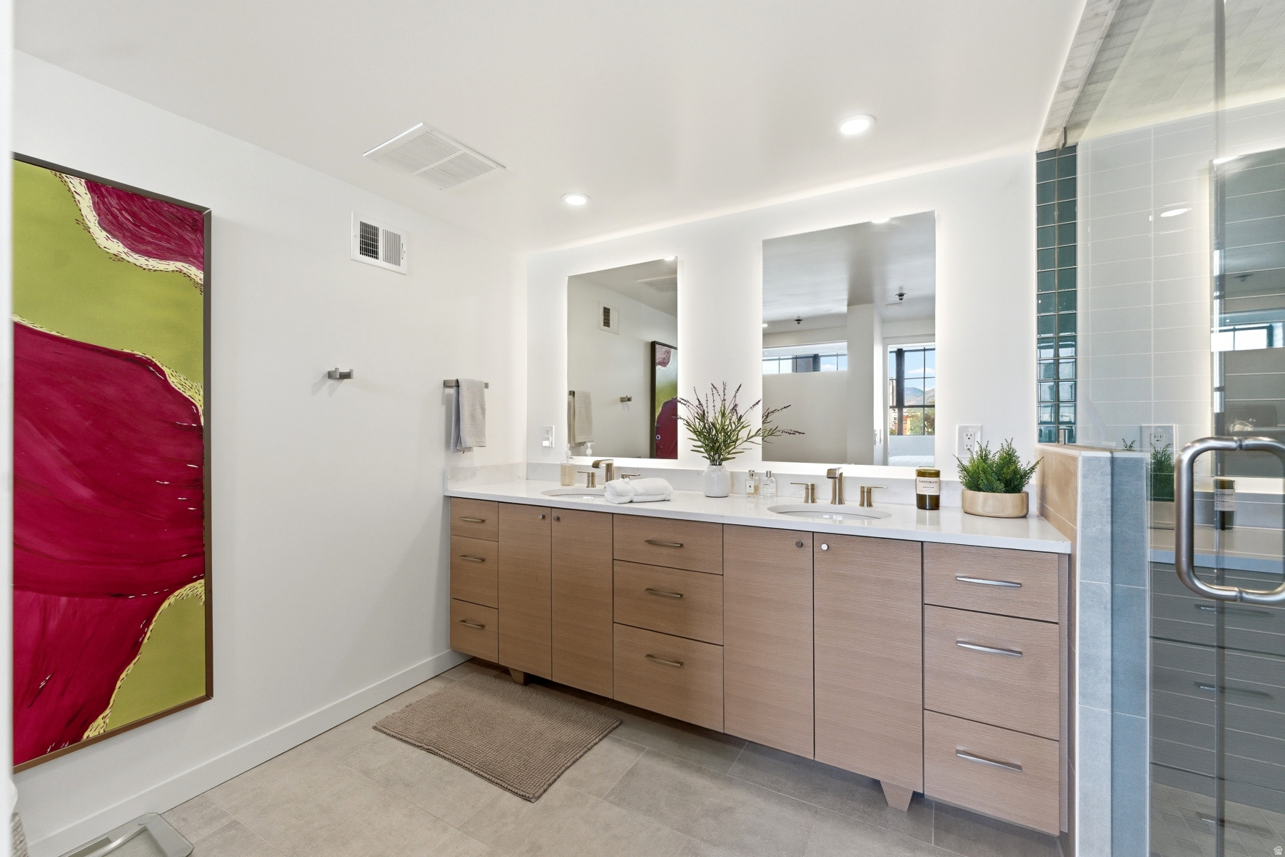 BROADWAY LOFTS - Residential