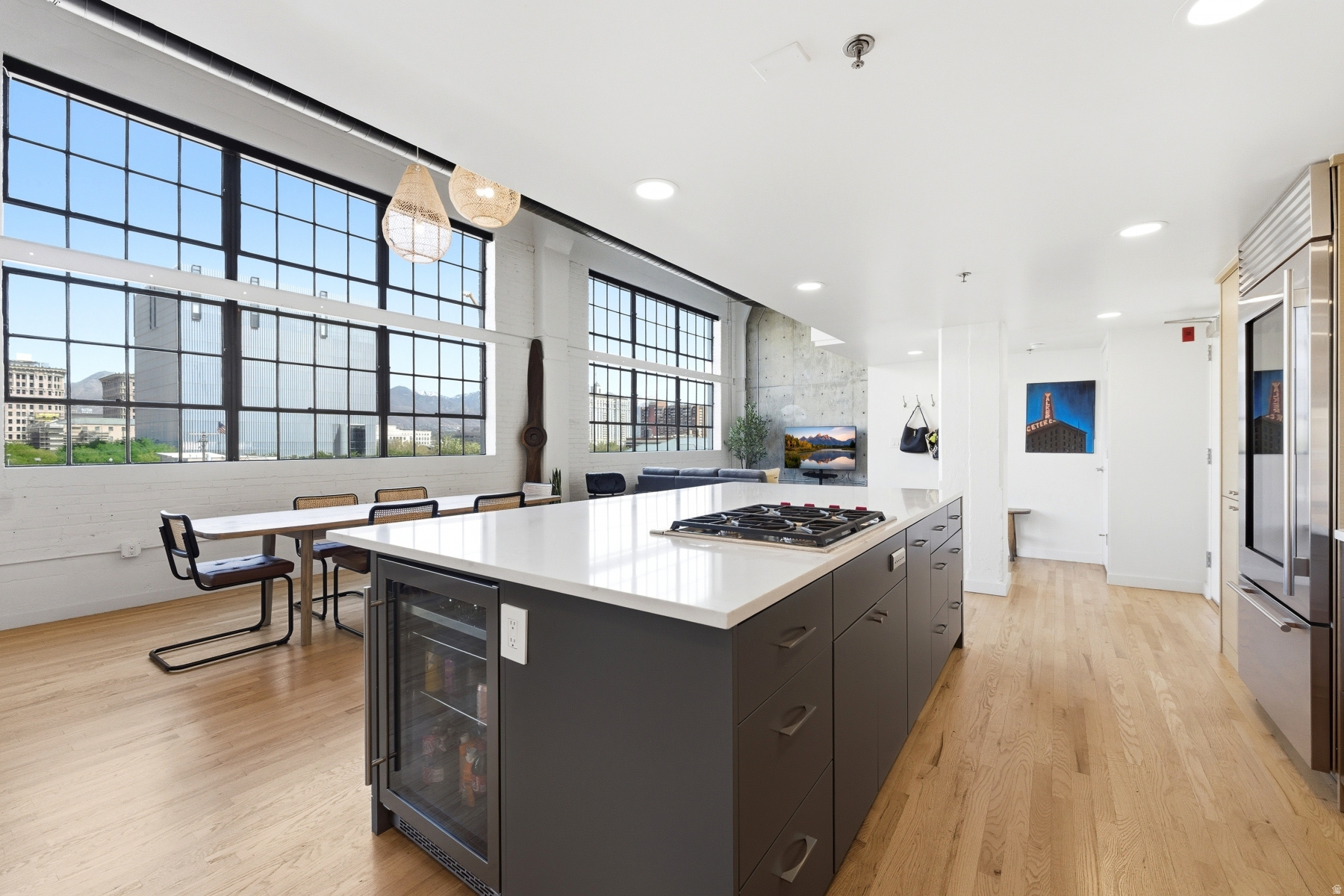 BROADWAY LOFTS - Residential