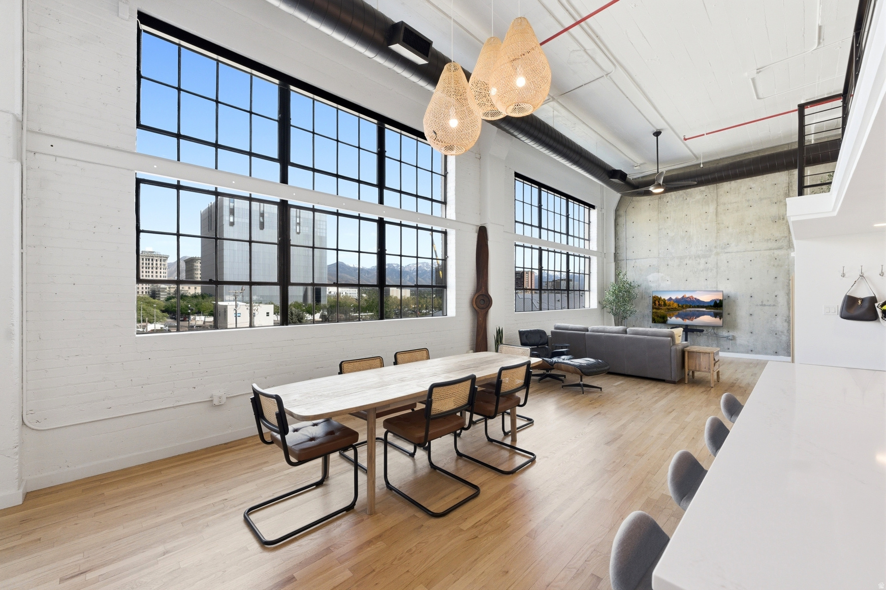 BROADWAY LOFTS - Residential