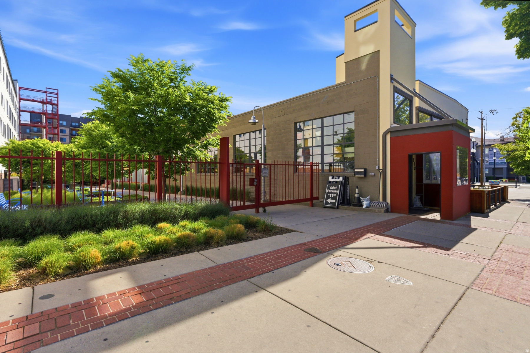 BROADWAY LOFTS - Residential