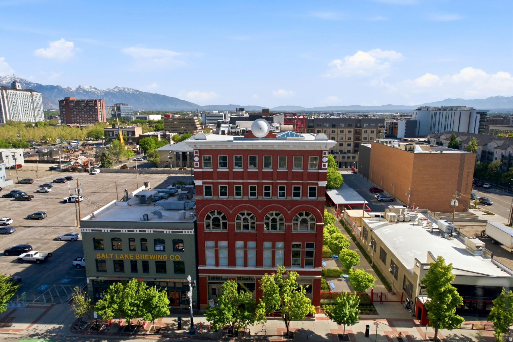 BROADWAY LOFTS - Residential