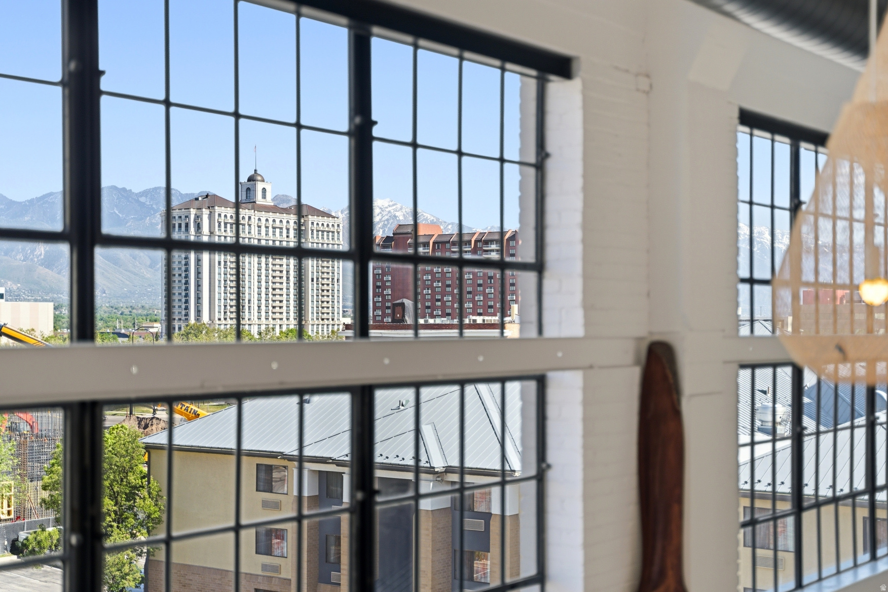 BROADWAY LOFTS - Residential
