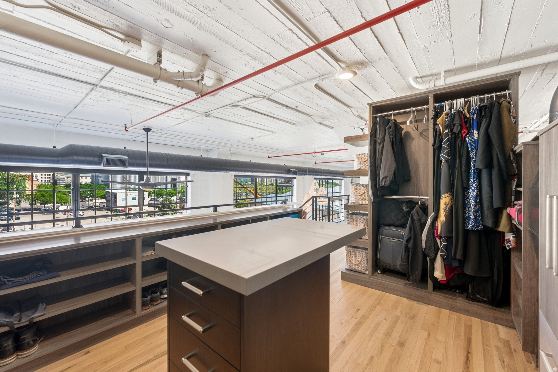 BROADWAY LOFTS - Residential