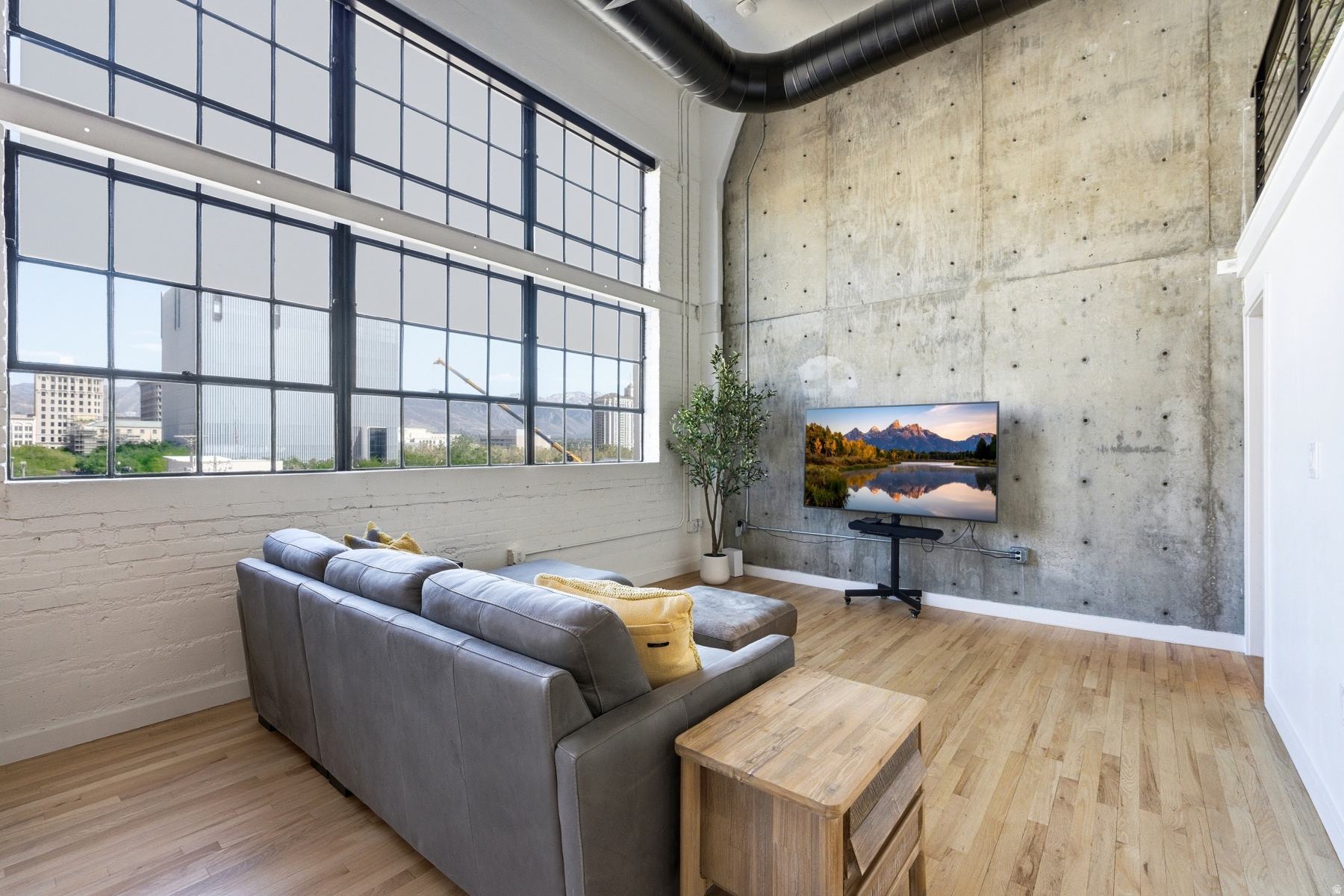 BROADWAY LOFTS - Residential