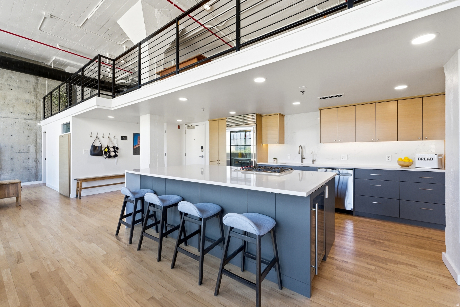 BROADWAY LOFTS - Residential