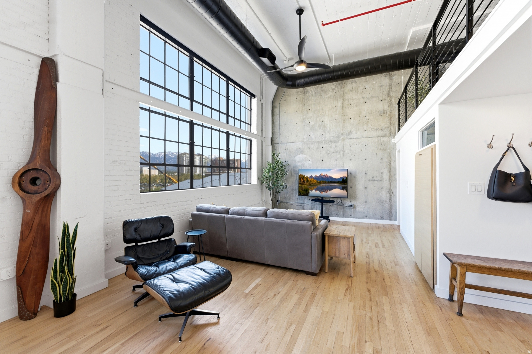 BROADWAY LOFTS - Residential