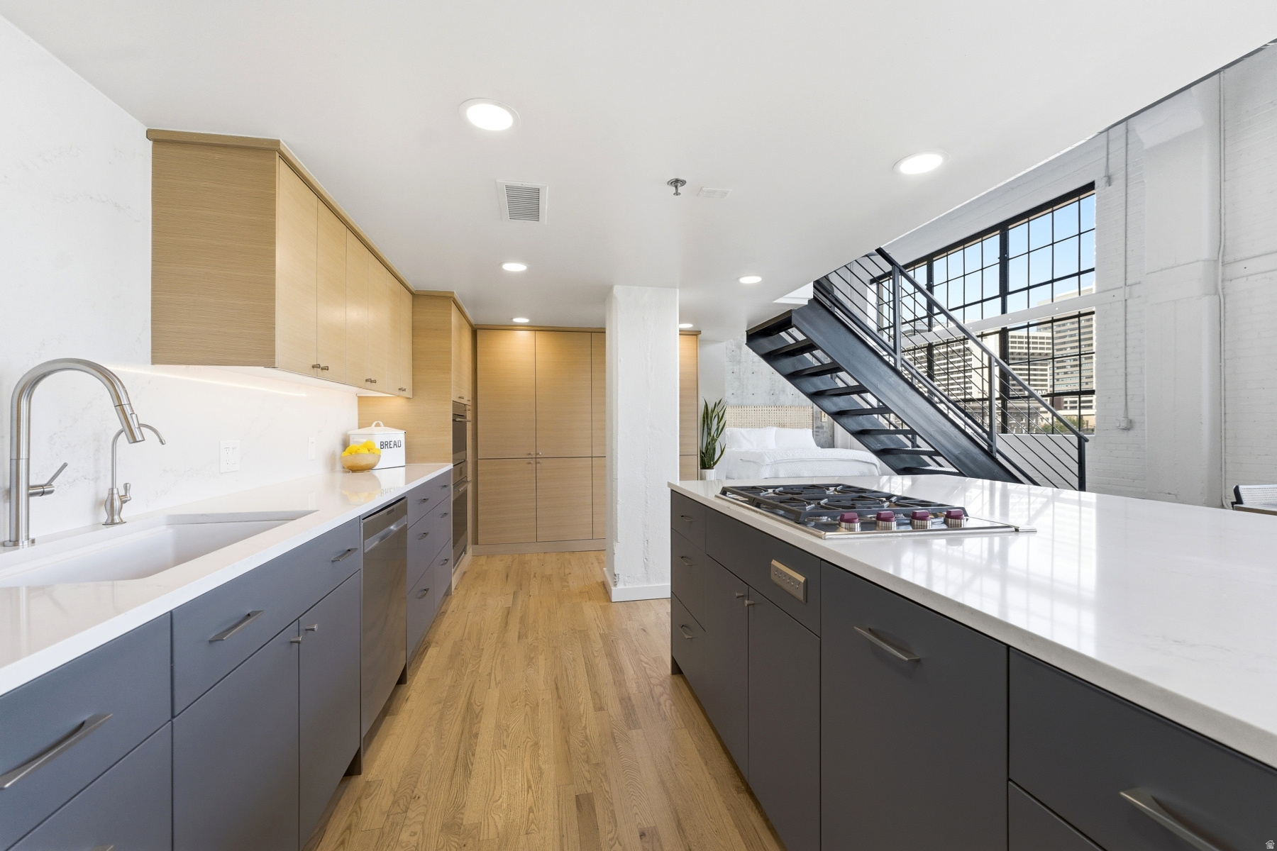 BROADWAY LOFTS - Residential