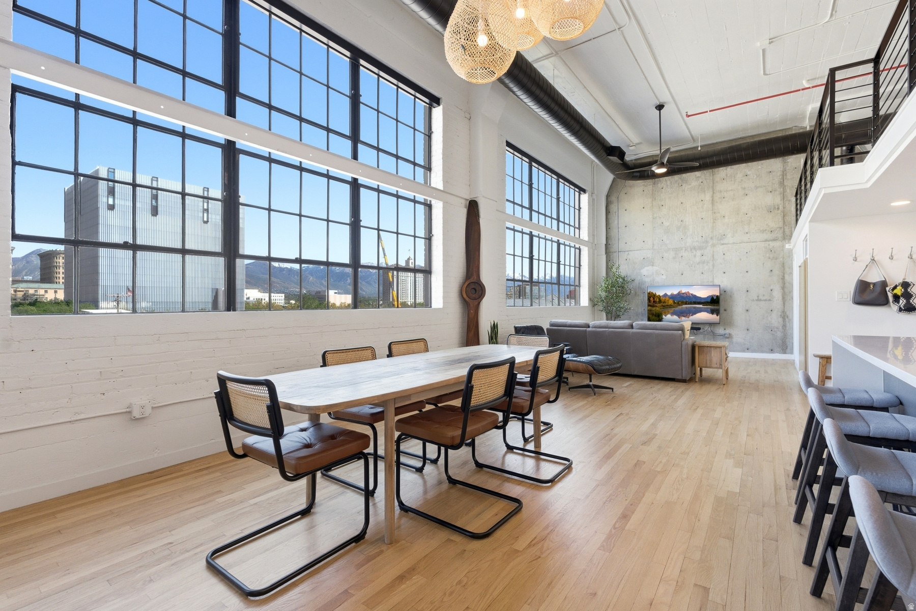BROADWAY LOFTS - Residential