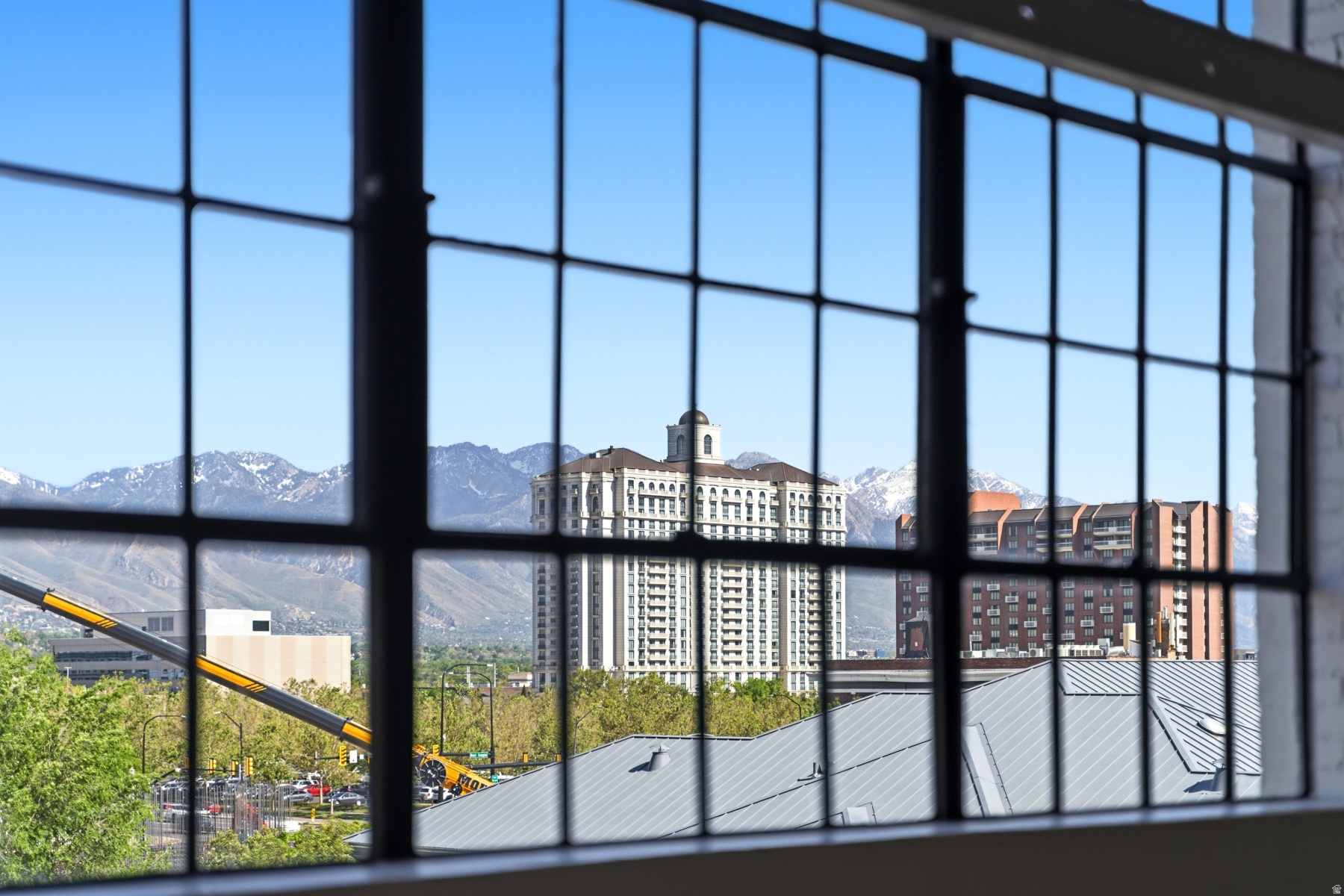 BROADWAY LOFTS - Residential