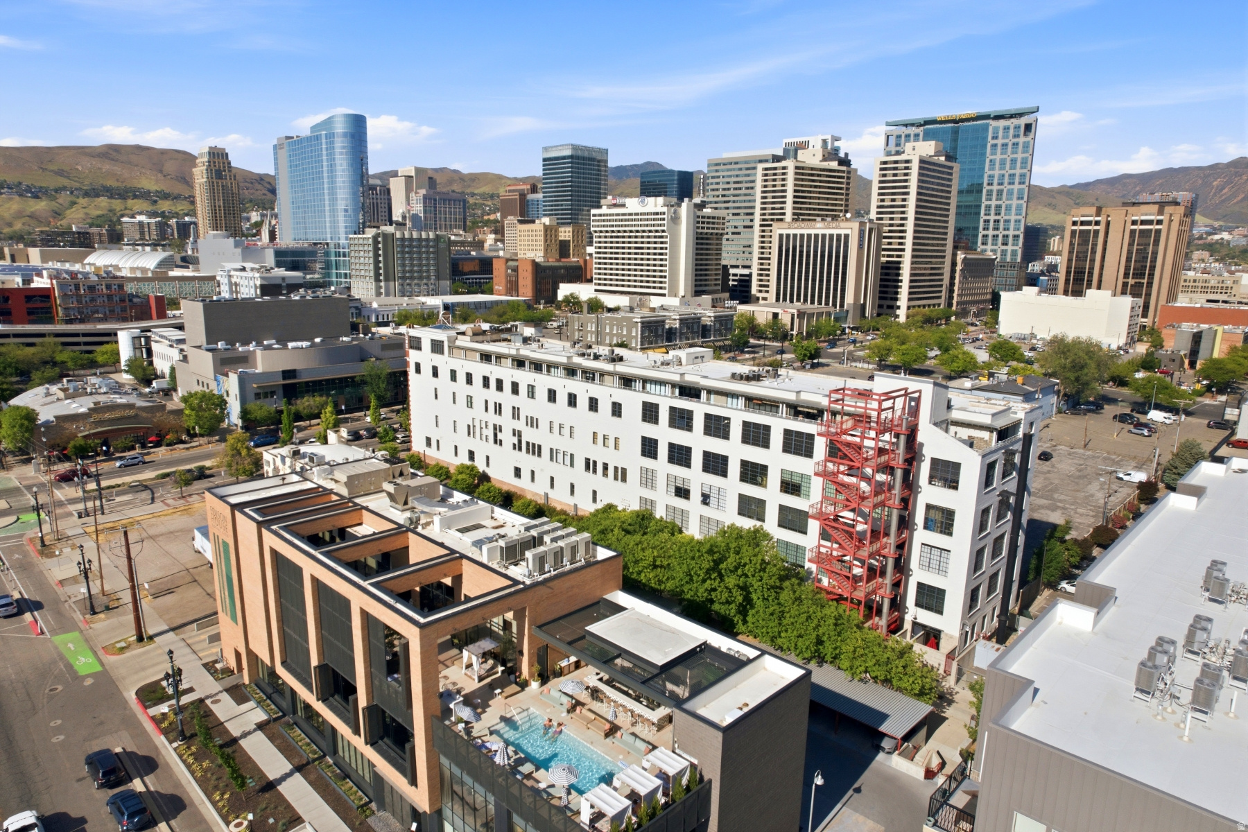 BROADWAY LOFTS - Residential