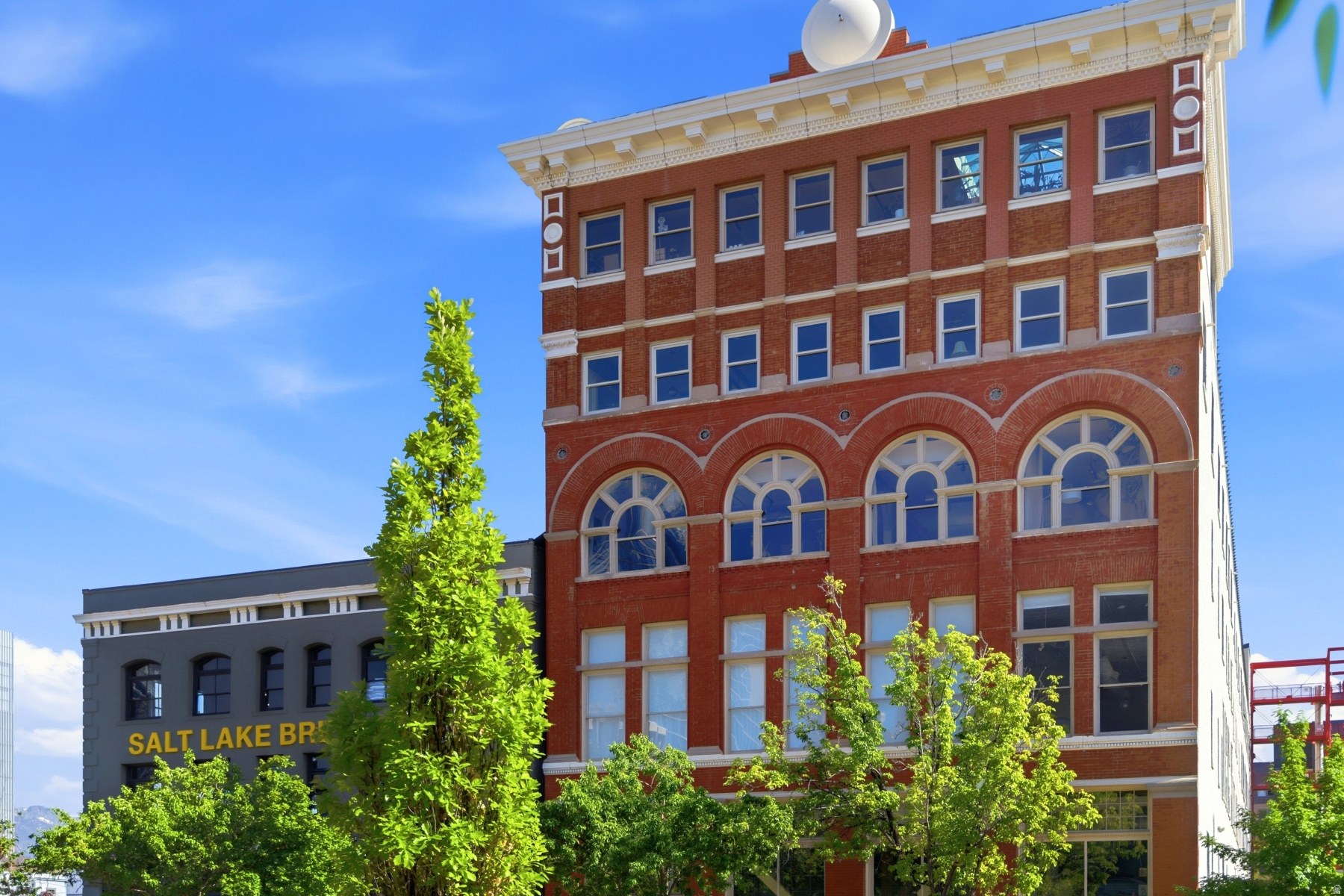 BROADWAY LOFTS - Residential
