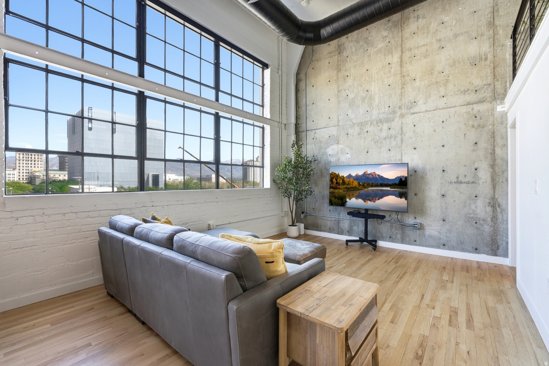 BROADWAY LOFTS - Residential