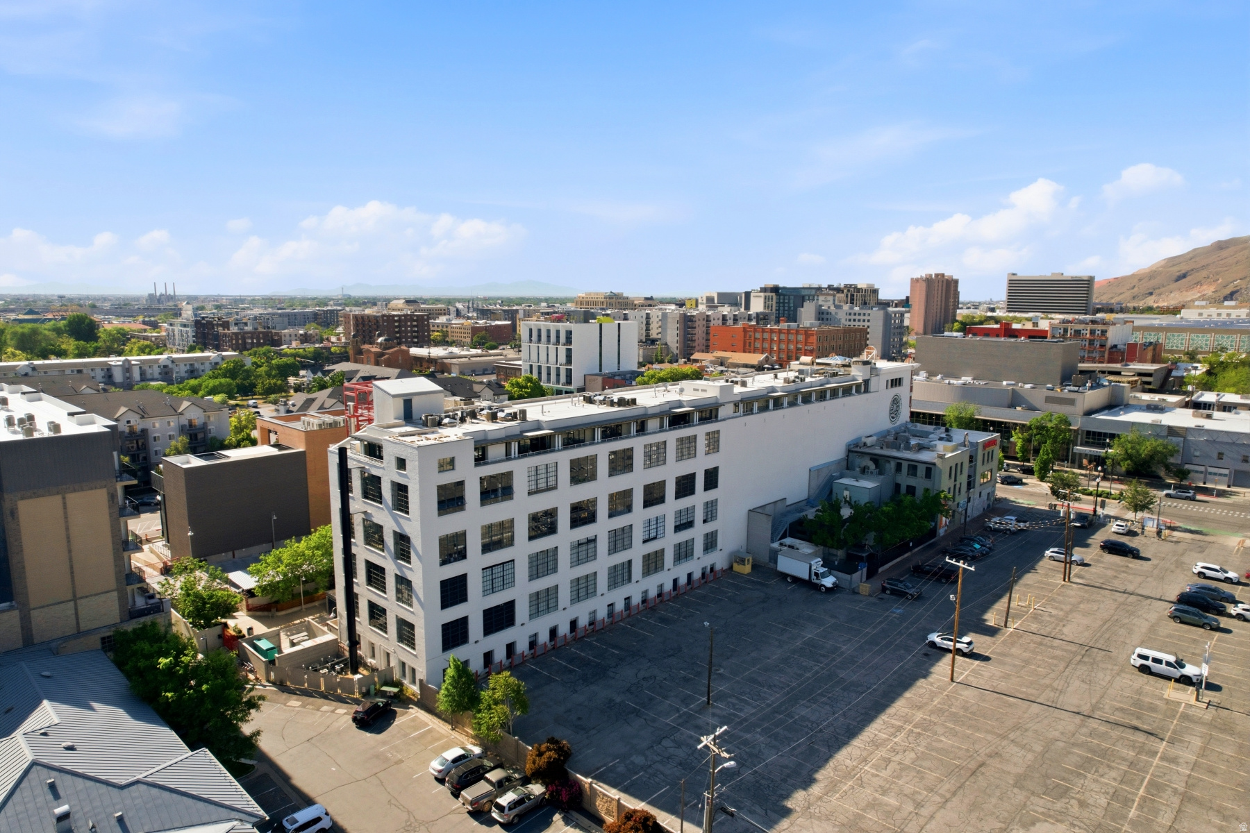 BROADWAY LOFTS - Residential