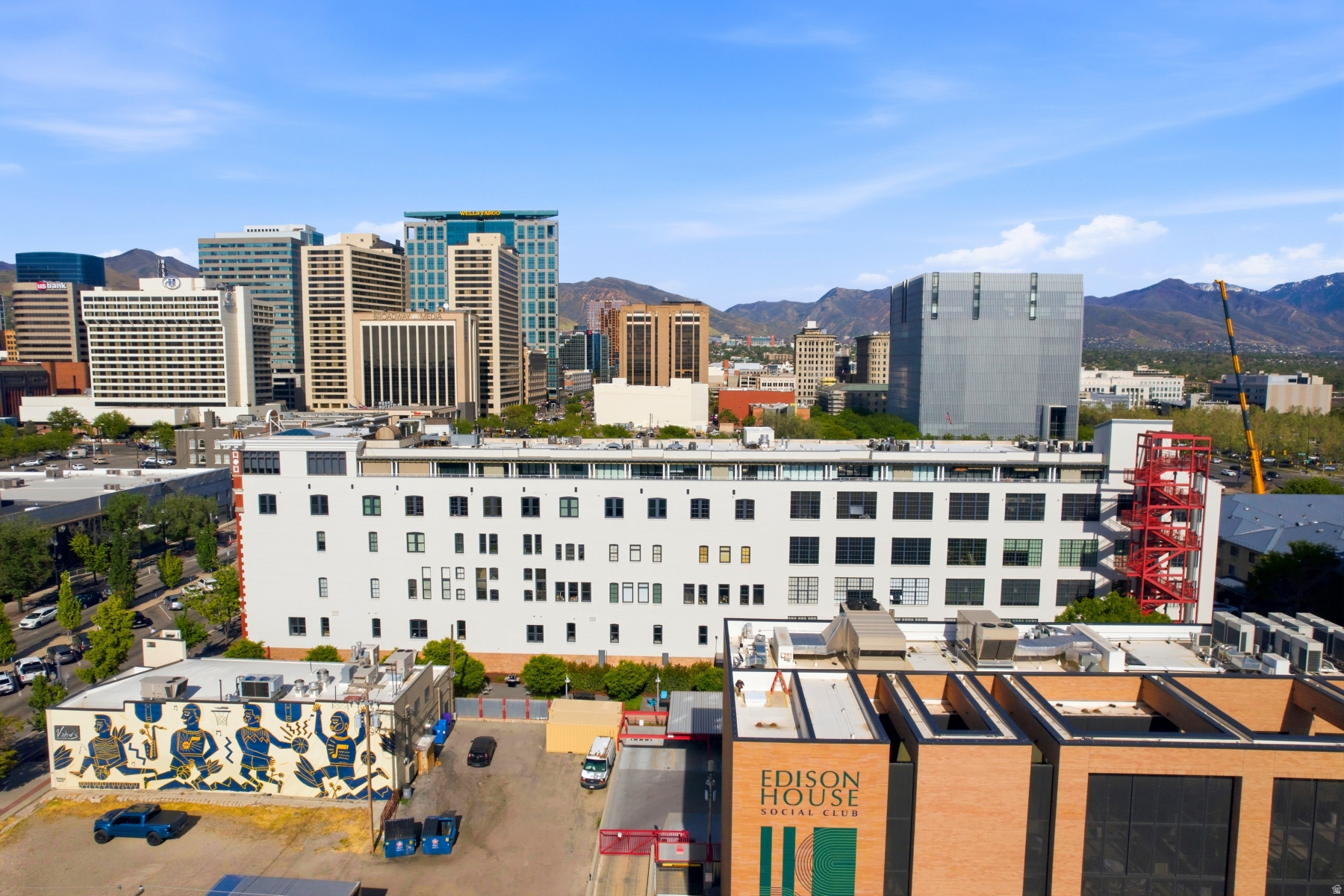 BROADWAY LOFTS - Residential