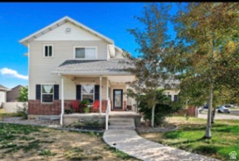 Photo of 12 E 2150 N, Layton, UT 84041 (MLS # 2148936)
