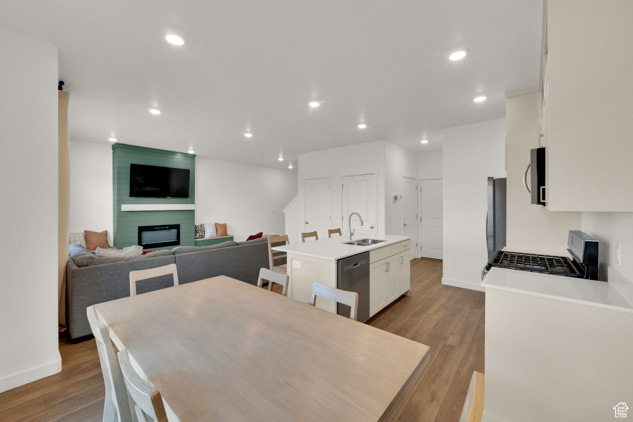 FOOTHILL VILLAGE - Residential