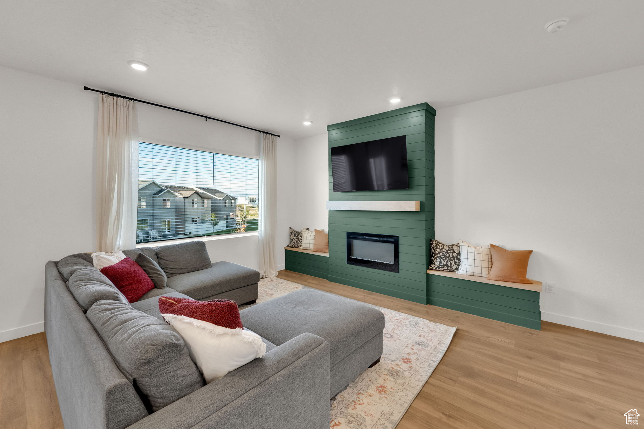 FOOTHILL VILLAGE - Residential