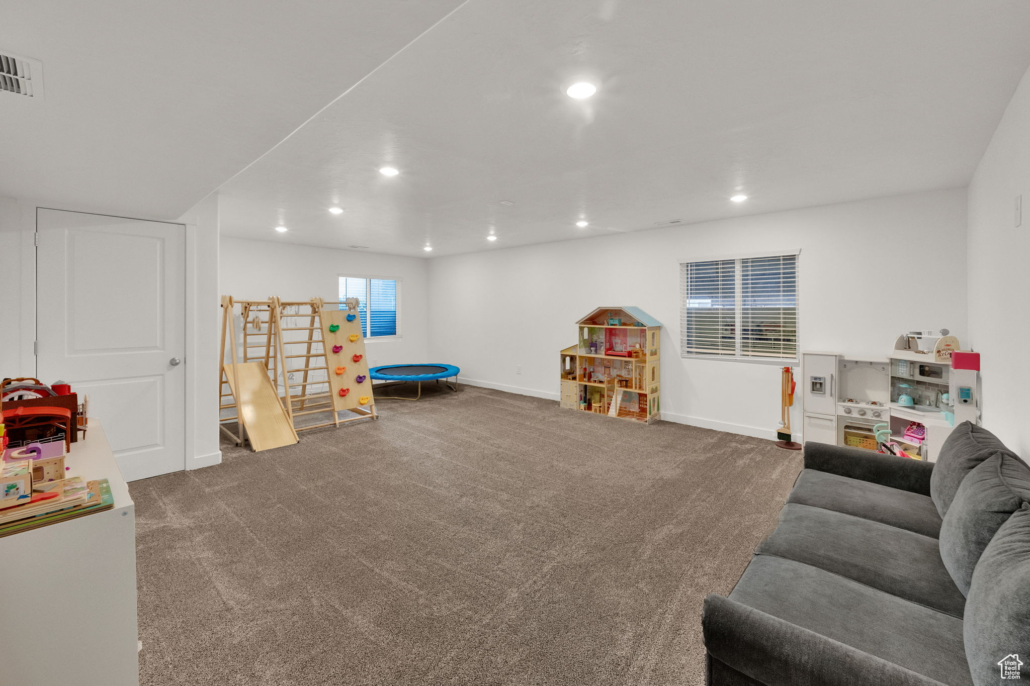 FOOTHILL VILLAGE - Residential