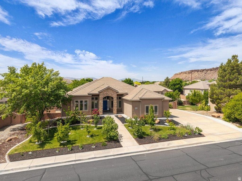Photo of 2516 S 2350 E, Saint George, UT 84790 (MLS # 2153848)