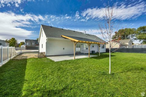 Tiny photo for 911 S CHAPPEL LOOP, Lehi, UT 84043 (MLS # 2118008)
