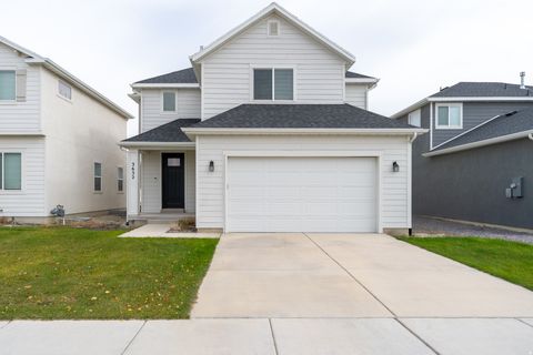 Photo of 3632 ANNABELL ST N, Eagle Mountain, UT 84005 (MLS # 2121131)