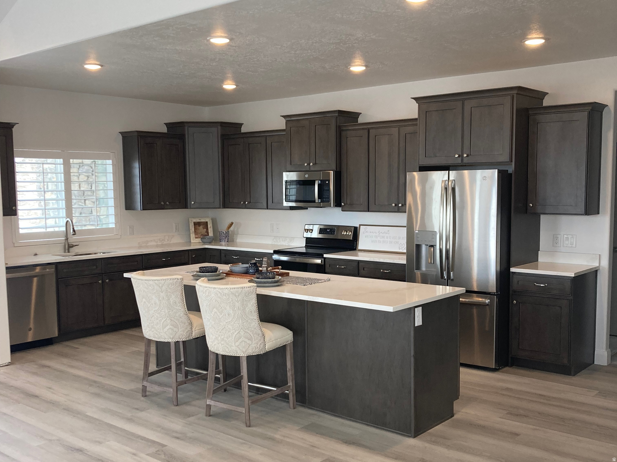 COUNTRY VIEW VILLAS - Residential