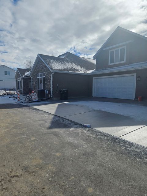 Townhouse For Sale - 848 N 250 St #C<br/> Tooele, UT 84074