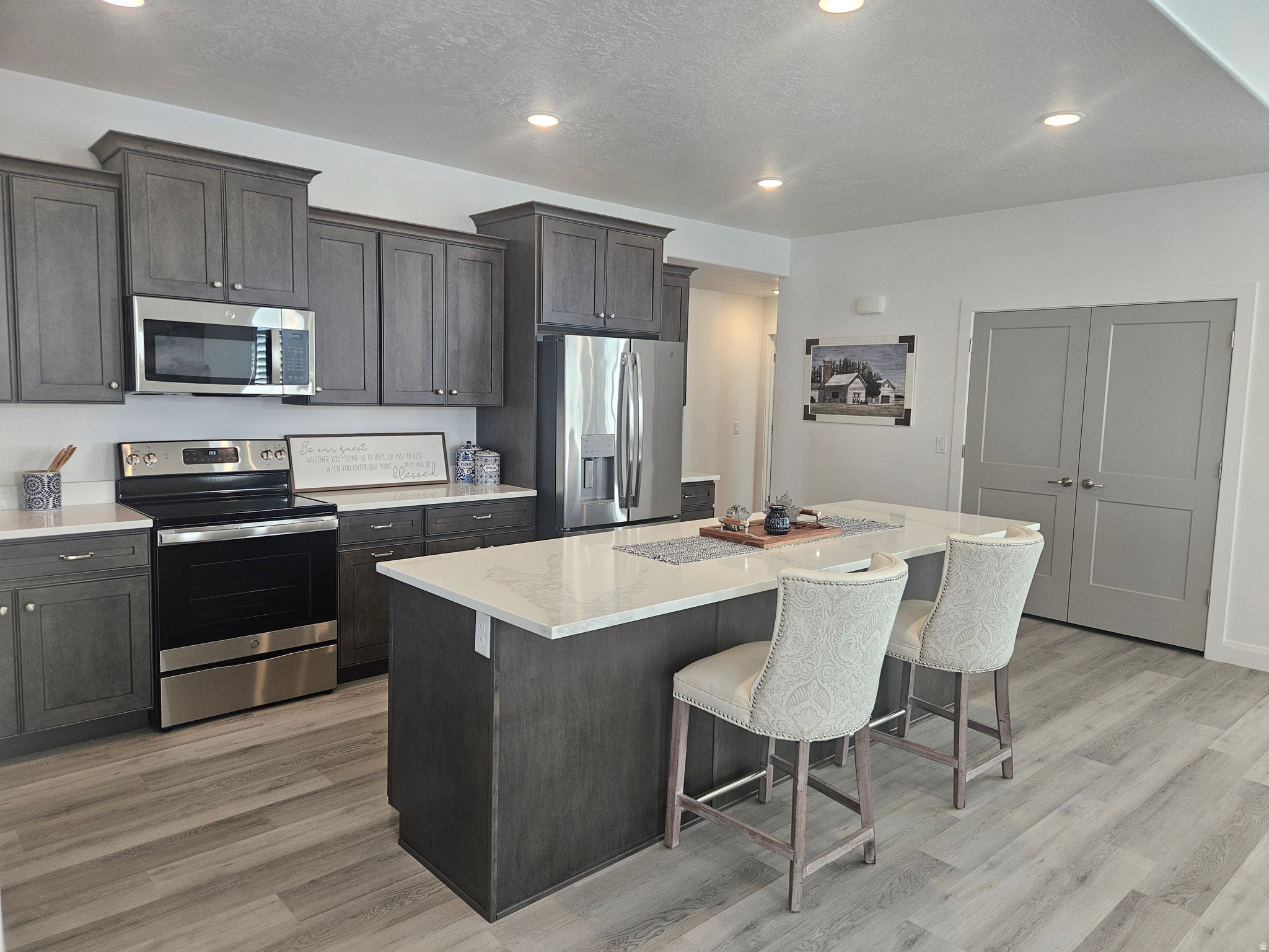 COUNTRY VIEW VILLAS - Residential