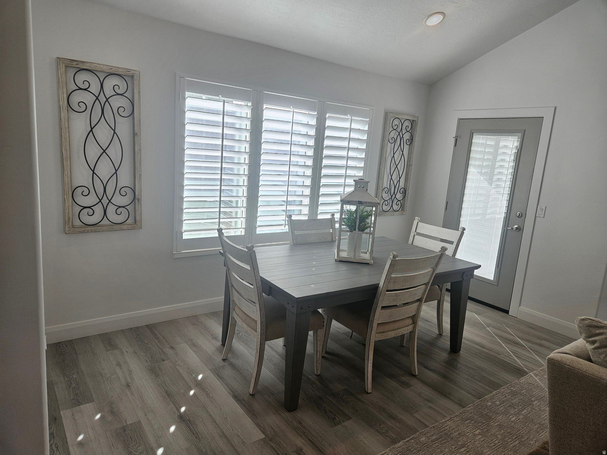 COUNTRY VIEW VILLAS - Residential