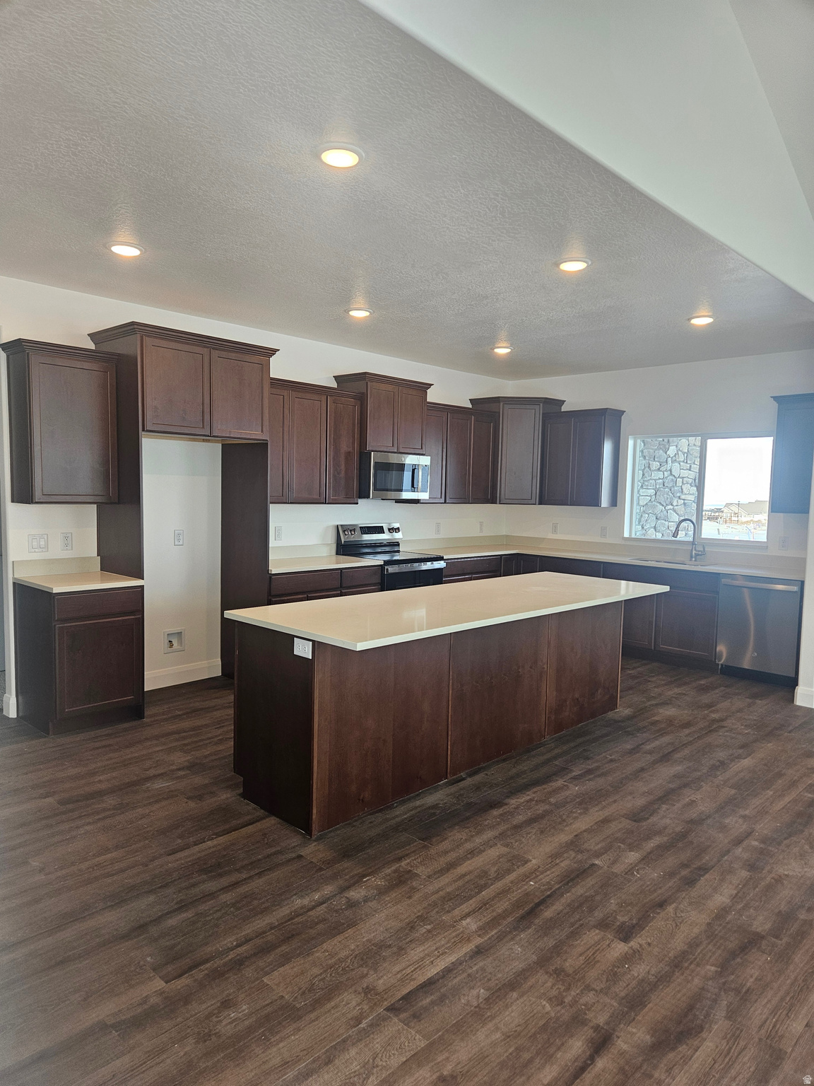 COUNTRY VIEW VILLAS - Residential